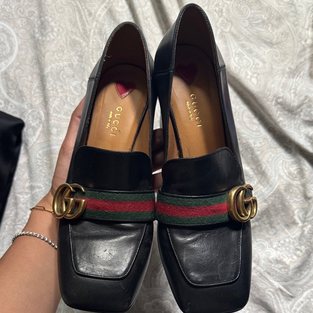 Gucci Black Leather Loafers with Green and Red Stripe